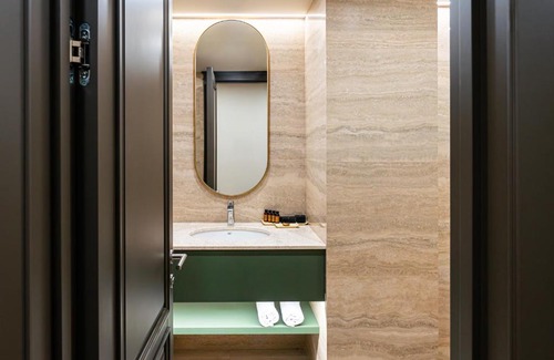 Kentron Hotel | HOTEL METROPOL Club House