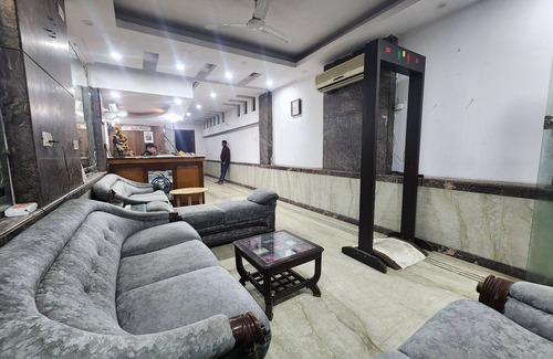 Paharganj House | Hotel Mid Town with AC, WiFi in New Delhi