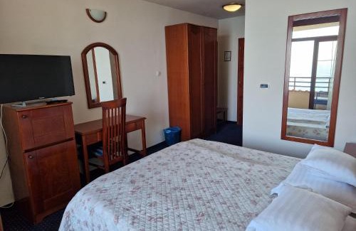 Njivice Hotel | Hotel Miramare