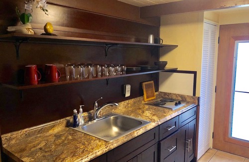 Kaunakakai Condo | Hotel Moloka’i - AC, Restaurant, Bar, Pool, BBQ Grills, Kitchenette, Lanai, Wifi
