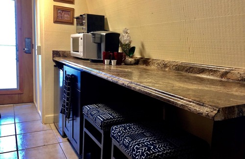 Kaunakakai Condo | Hotel Moloka’i - AC, Restaurant, Bar, Pool, BBQ Grills, Kitchenette, Lanai, Wifi