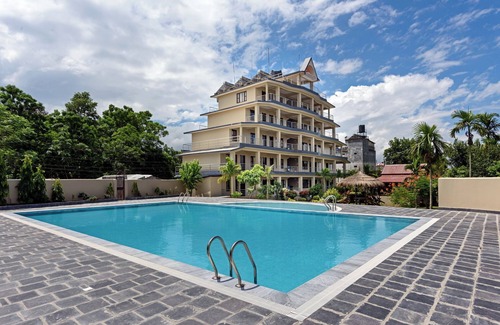 Sauraha House | Hotel Monalisa Chitwan with including Bed and Breakfast