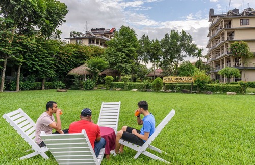 Sauraha House | Hotel Monalisa Chitwan with including Bed and Breakfast