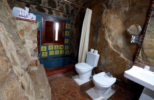 Almendral Hotel | Hotel Monasterio Rocamador