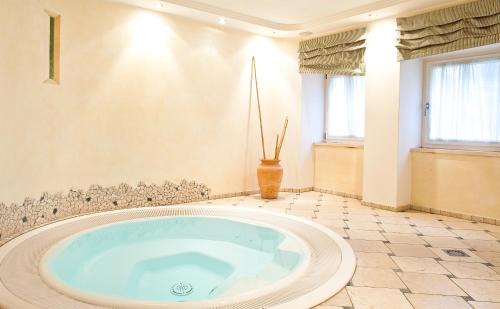 Vipiteno Historic Center Hotel | Hotel Mondschein