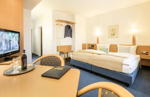 Buettelborn Hotel | Hotel Monika