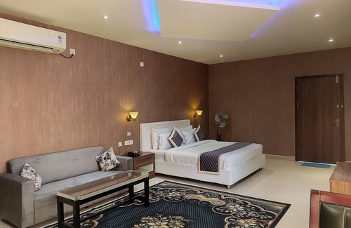 Vadanemelli Hotel | Hotel Montecarlo