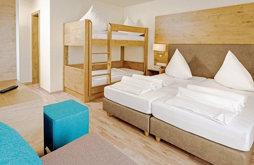 Rust Hotel | Hotel Mythos