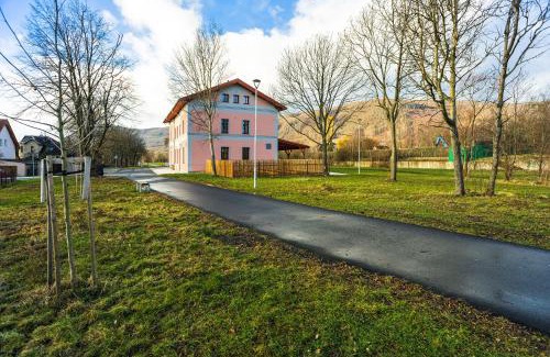 Horni Jiretin Hotel | Hotel Nádraží