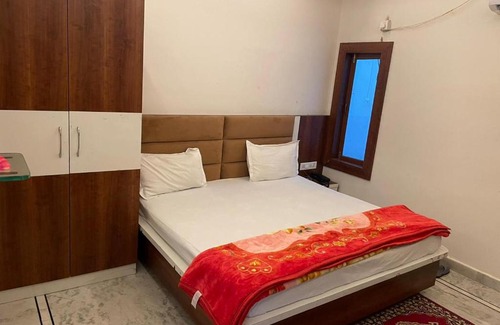 Orai Hotel | Hotel narayan inn