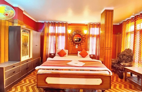 Mallital Hotel | Hotel Near Boat House Mall Road Nainital