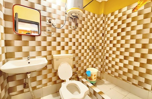 Mallital Hotel | Hotel Near Boat House Mall Road Nainital