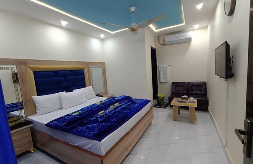 Johar Town Hotel | Hotel New Royal Palace