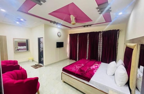 Johar Town Hotel | Hotel New Royal Palace