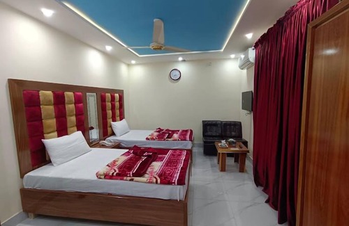 Johar Town Hotel | Hotel New Royal Palace