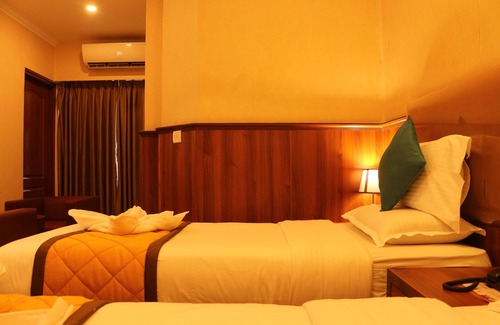 5th Block Hotel | Hotel Noor Empire International