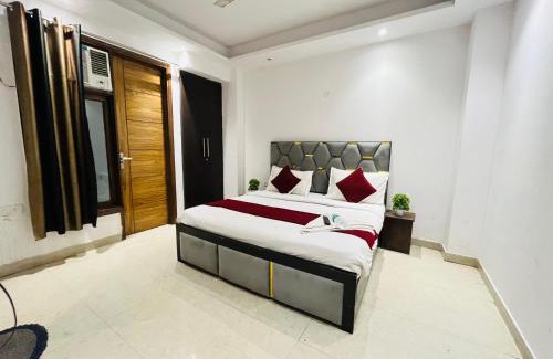 Chhatarpur Hotel | Hotel NP International - Couple Friendly Stay In Govindpuri Metro