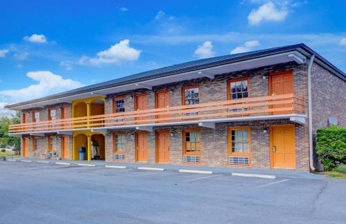 Kingstree Hotel | Hotel O Deluxe Inn Kingstree SC HWY 52