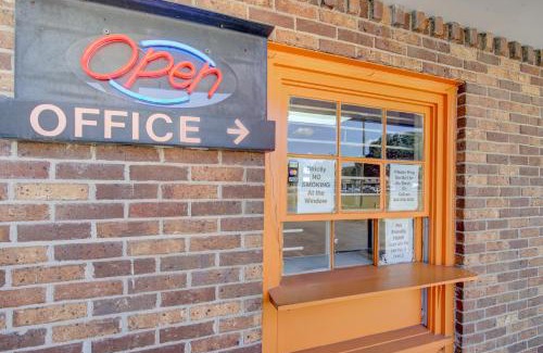 Kingstree Hotel | Hotel O Deluxe Inn Kingstree SC HWY 52