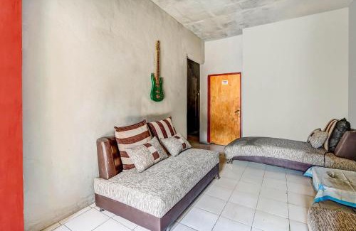 Siwalankerto Hotel | Hotel O Griyo Sonia