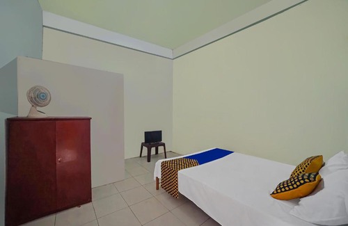 Kisaran Timur Hotel | Hotel O Mandiri Inn
