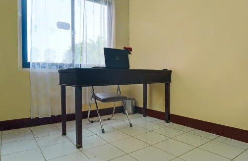 Kalimantan Hotel | Hotel O Penginapan Laras PaminggirNearPesona Alam Seafood Pink Mira