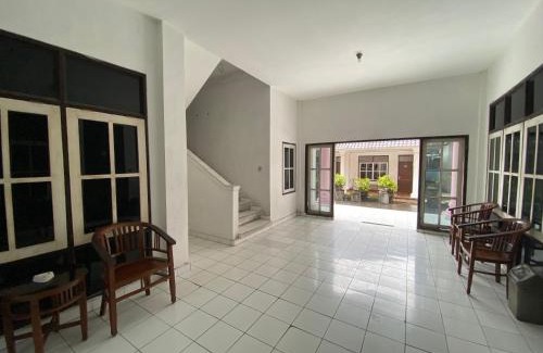 Teuku Umar Hotel | Hotel O Puri Queen Dua