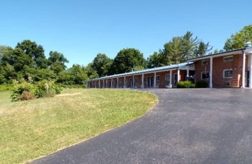 Lewisburg Apartment | Hotel O Relax Inn Lewisburg near I-64