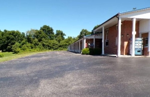 Lewisburg Apartment | Hotel O Relax Inn Lewisburg near I-64
