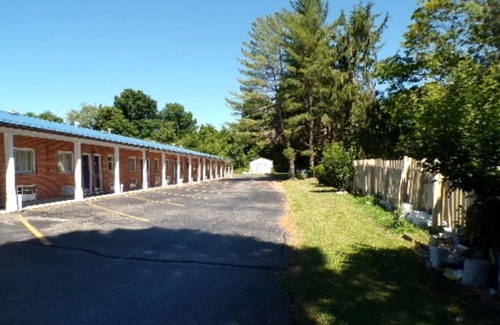 Lewisburg Apartment | Hotel O Relax Inn Lewisburg near I-64