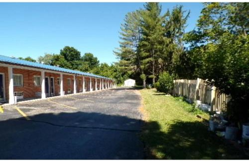 Lewisburg Hotel | Hotel O Relax Inn Lewisburg near I-64