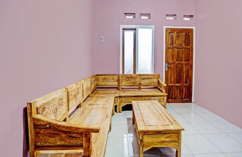 Banyuwangi Hotel | Hotel O Sobat Ijen HomestayNearSungai Prengsengan