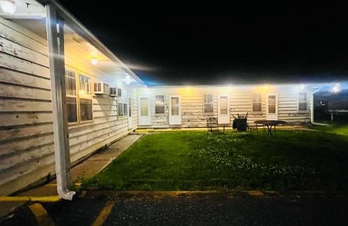 Havana Cabin | Hotel O Sycamore - Havana IL