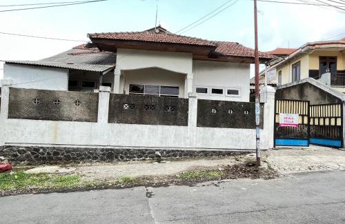 Tretes Hotel | Hotel O Villa Cemara Syariah