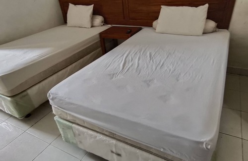 Banjarmasin Hotel | Hotel O Wisma Hamalau SyariahNearPulau Bromo Pedestrian Bridge