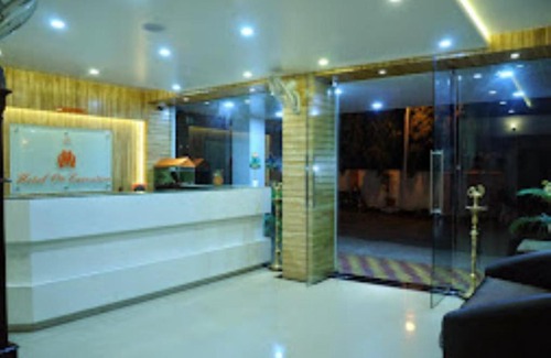 Satara Hotel | Hotel Om Executive, Satara
