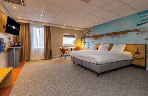 Oud-Loosdrecht House | Hotel on the Lake with Marina Access, Nature Walks and Fresh Cuisine