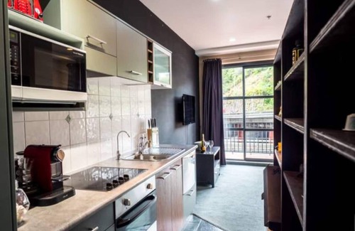 Wellington Apartment | Hotel on the Terrace - Great Location Close to Attractions, Shops & Eateries