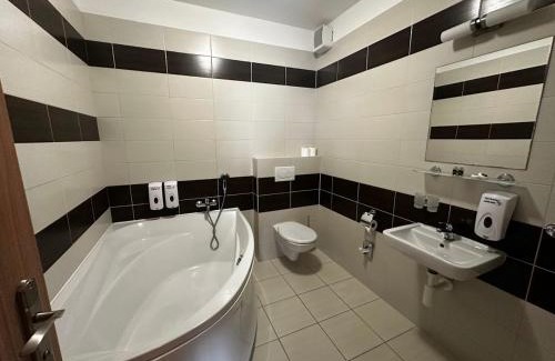 Jaromerice nad Rokytnou Hotel | Hotel Opera