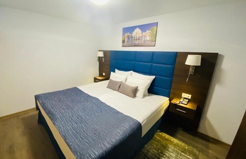 Komendantskyi Airfield Hotel | Hotel Orbital