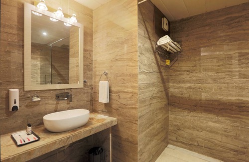 Mahipalpur Extension Hotel | Hotel Oxmo Delhi Airport
