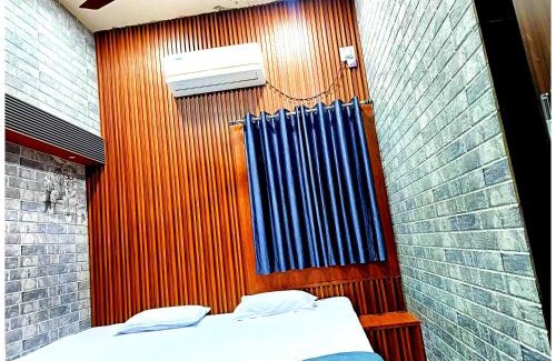 Bhubaneshwar Apartment | Hotel P-V-R Near Railway Station 300 meters only