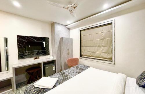 Kakarmatha Hotel | HOTEL PD ! VARANASI होटल पी-डी! वाराणसी ஹோட்டல் பி-டி ! வாரணாசி, హోటల్ P-D ! వారణాసిFully Air-Conditioned hotel with wi-fi & Parking availability, near Kashi Vishwanath Temple, and Ganga ghat, Breakfast included, Best Hotel in Varanasi