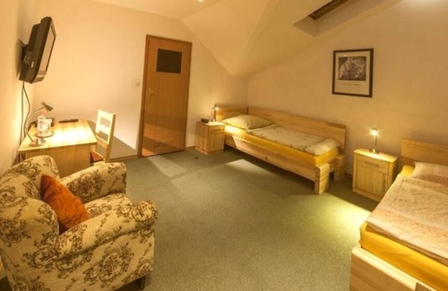 Aleksandrow Lodzki Hotel | Hotel Pelikan