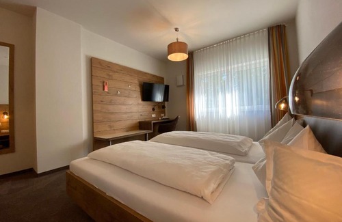 Eitting Hotel | Hotel-Pension Scharl am Maibaum