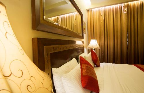 Pashim Vihar Hotel | Hotel Picasso Paschim Vihar Delhi - Couple Friendly Local IDs Accepted