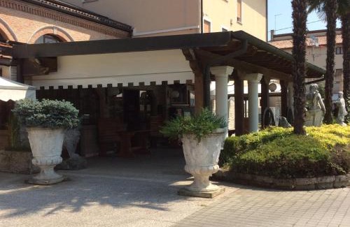 Villa del Conte Hotel | Hotel Pizzeria Ristorante "Al Leone"