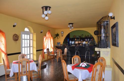 Dlutow Hotel | Hotel Pod Dębami