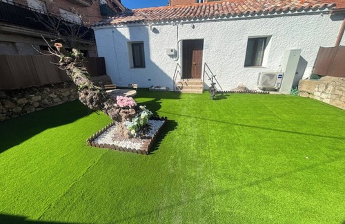 Manzanares el Real Cottage | Hotel Postiguillo