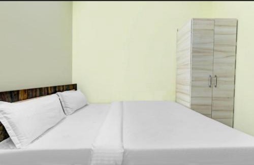 Charbagh Hotel | HOTEL PREMIUM SNA INN Near Metro Sation Charbagh - Free Wifi Facilities - Fully Air Conditioning Room - Room Service and Excellent Customer Service Awarded - Book Now